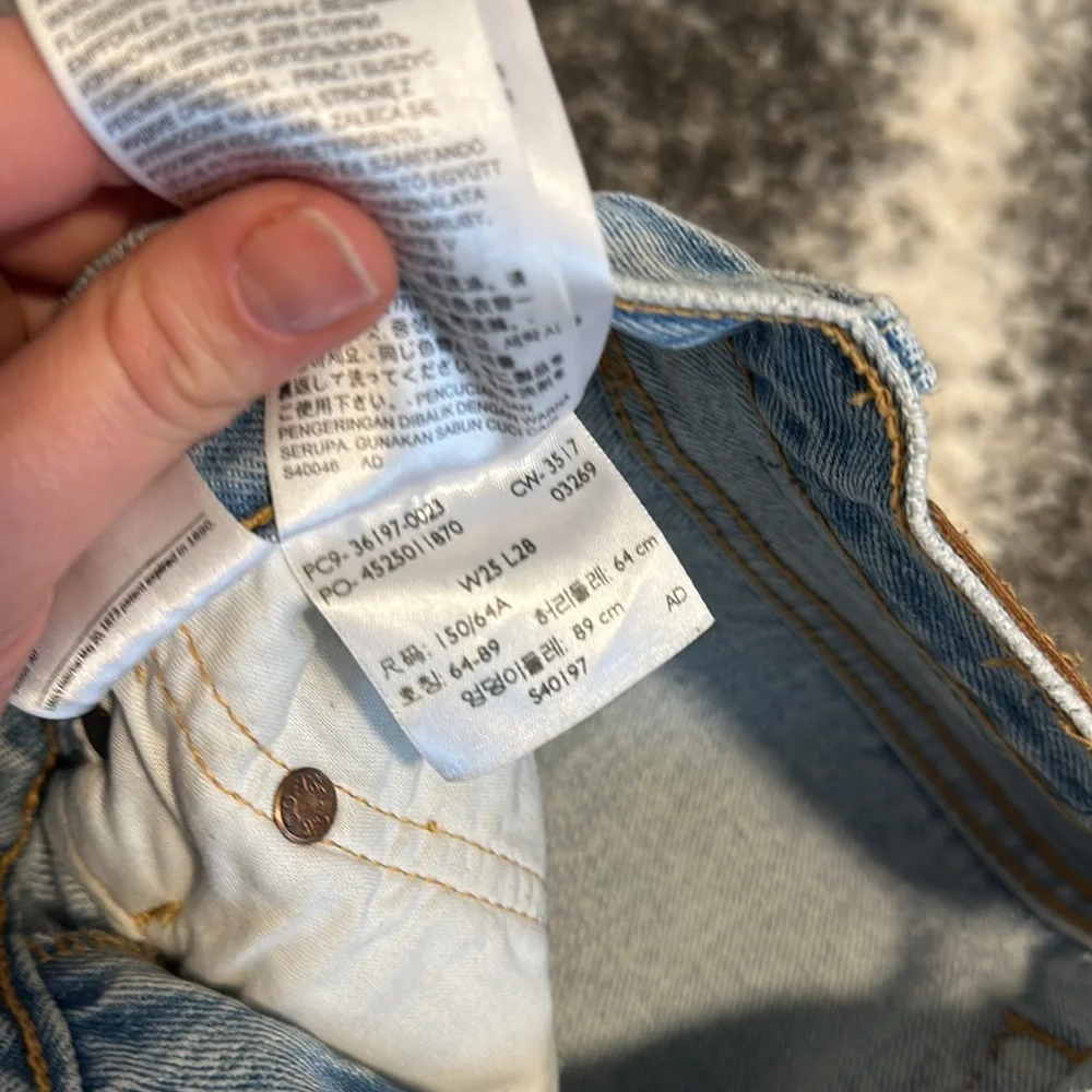 LEVIS- Straight Leg Jeans - Picture 8 of 8